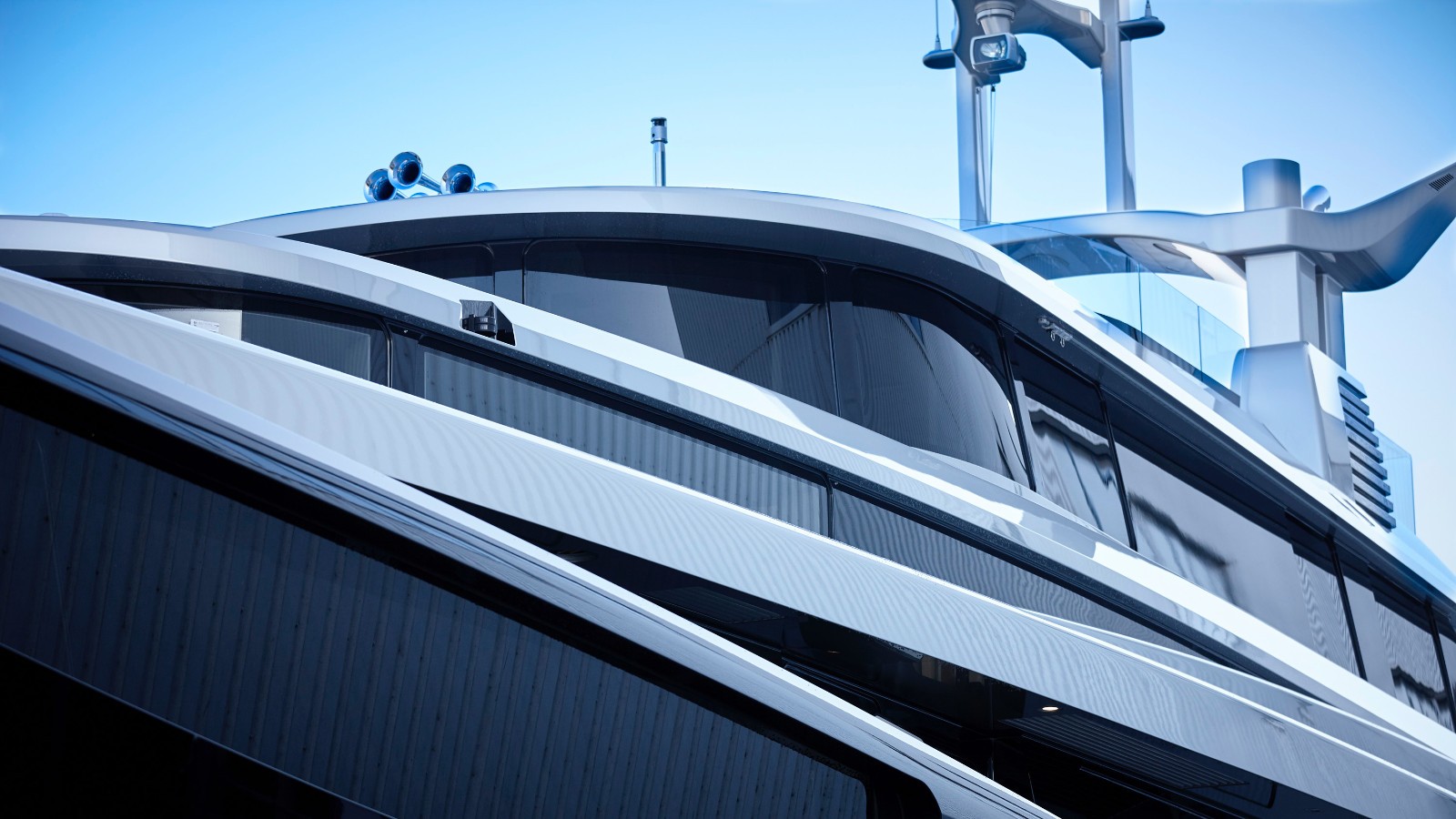 Yacht LADY VICTORIA, Feadship CHARTERWORLD Luxury Superyacht Charters